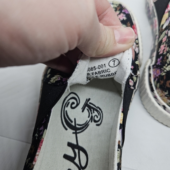 Very G floral slip on sneakers size 7 - Picture 10 of 11